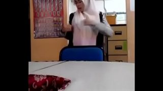 Another Side of Malaysian Hijab Cikgu Part 2, FULL VID https://ouo.io/LKHfBJ