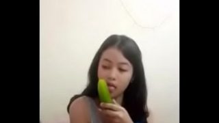 Bokep Anak SMP Coli Pake Timun Sampe Squirt – Versi Full : http://bit.ly/2WsIo4Z