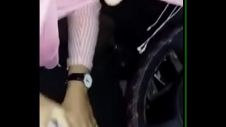 Bokepio.com –  Jilbab ngocokin kontol dalam mobil