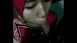 Bokepio.com –  Jilbab nyepong crot dimulut