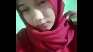 สาวมุสลิมฮีญาบแดง