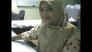 Muslim asian girl showing her tits