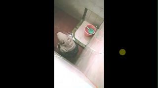 Ngintip Cewek Berhijab Di Toilet Kampus