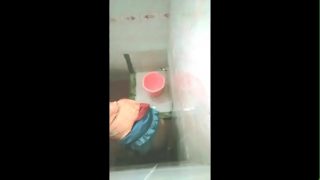 Ngintip Cewek di WC Kampus