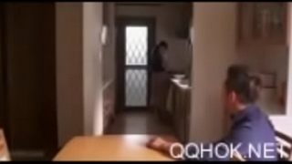Suami Nafsu Berat di Dapur