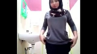 syakila awek tudung melayu Malaysia melancap depan cam 2