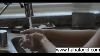 aku perkosa pembantuku di depan istriku