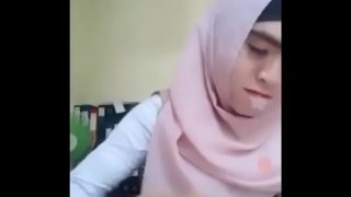 cewek indon tudung tayang tetek
