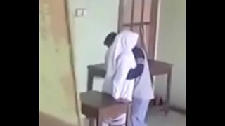 Ngintip SMA doggi stile dikelas