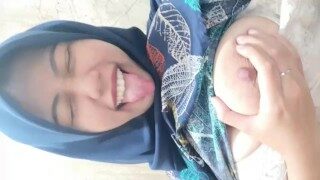 horny hijab girl