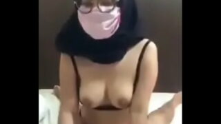 Istri Jilbab Idamanan Sang Suamin | Full di bit.ly/full1mei