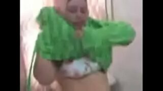 Arab – Tunisian Mature Maid Hijab Slut Sucking Cock –  Allvideosx.com