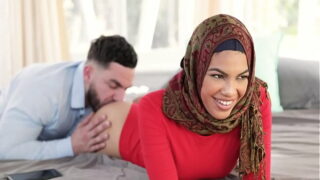 Hijab Stepsister Sending Nudes To Stepbrother – Maya Farrell, Peter Green -Family Strokes