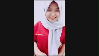 hijab pamer susu gede